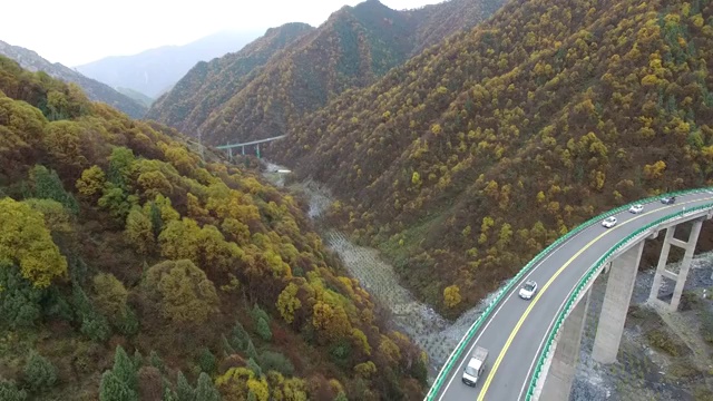 青海省海东市扎碾公路沿线秋景航拍4k视频素材