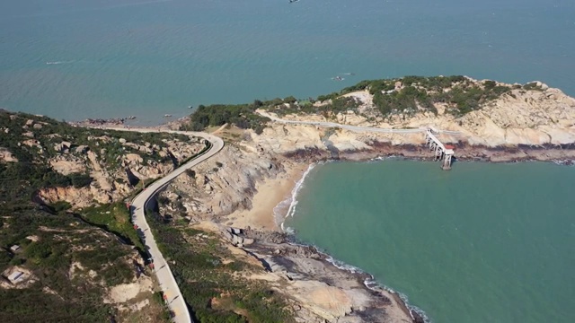 福建莆田湄洲岛湄屿潮音海岸线风光航拍视频素材