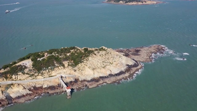 福建莆田湄洲岛湄屿潮音海岸线风光航拍视频素材