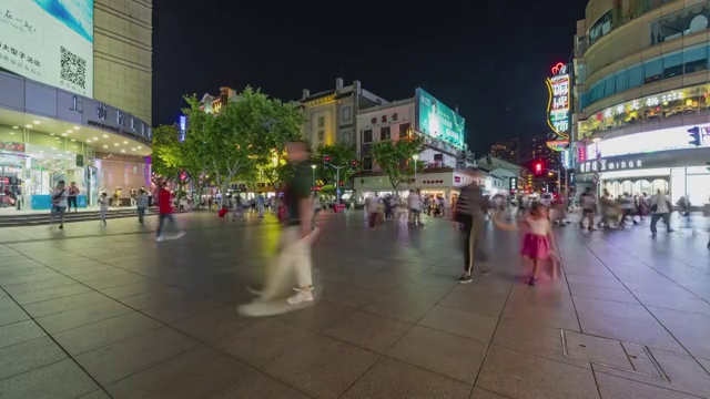 夜景的上海南京东路步行街8K分辨率延时摄影视频视频素材