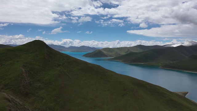 西藏山南浪卡子县圣湖羊卓雍错湖视频素材