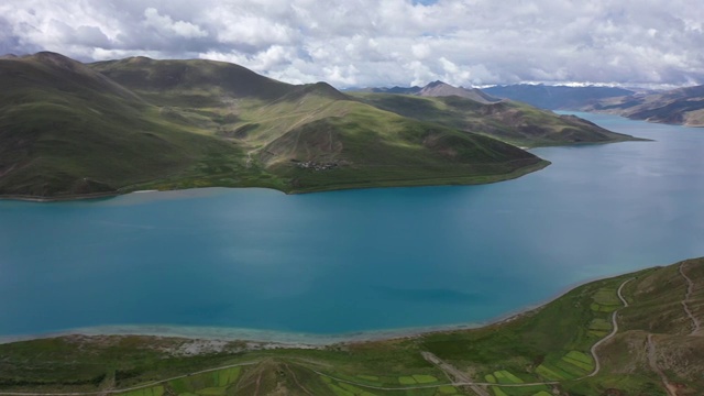 西藏山南浪卡子县圣湖羊卓雍错湖视频素材