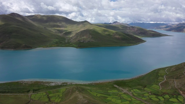 西藏山南浪卡子县圣湖羊卓雍错湖视频素材