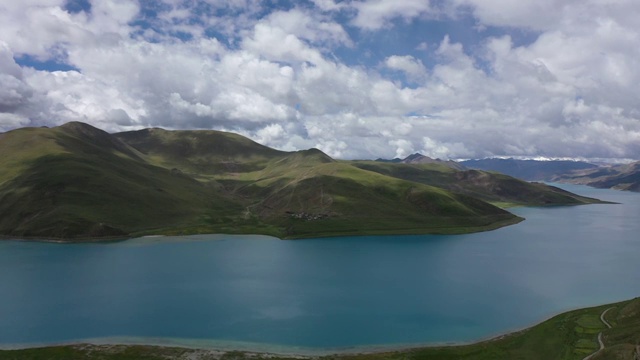 西藏山南浪卡子县圣湖羊卓雍错湖视频素材