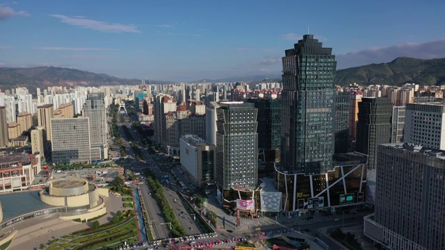 青海西宁城市天际线海湖新区海湖广场景观视频素材