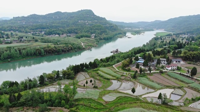 航拍阆中市附近大巴山山脉风光视频素材