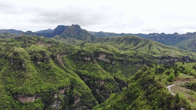 航拍米仓山峡谷风光视频素材