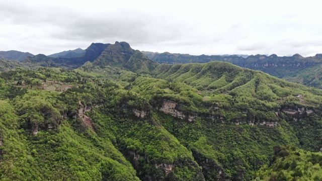 航拍米仓山峡谷风光视频素材