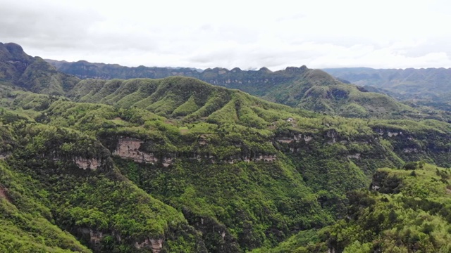 航拍米仓山峡谷风光视频素材