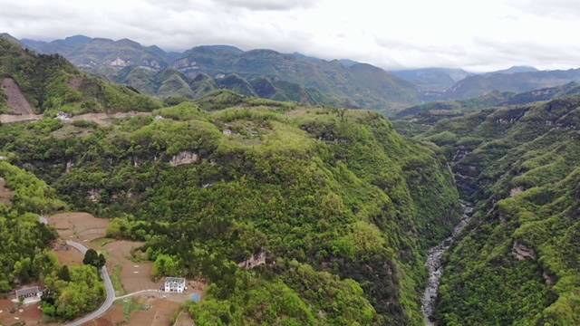 航拍米仓山峡谷风光视频素材