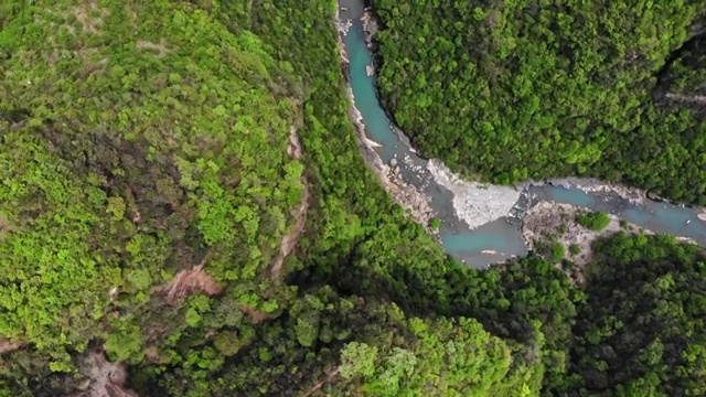 航拍米仓山峡谷风光视频素材