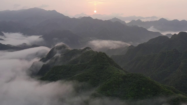 航拍北京箭扣长城日出云海朝霞古建筑自然风光视频素材