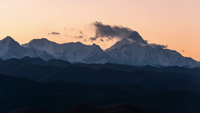 贡嘎雪山日出视频素材