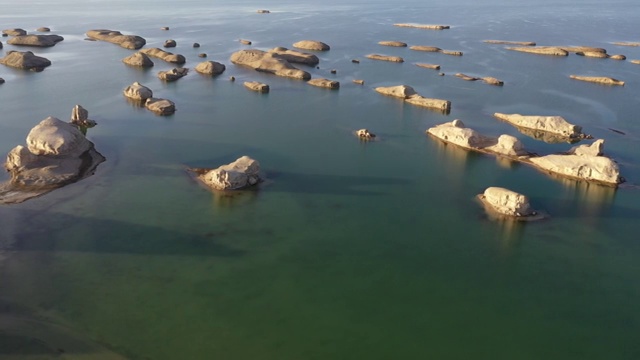 航拍青海省海西州水上雅丹地貌视频素材