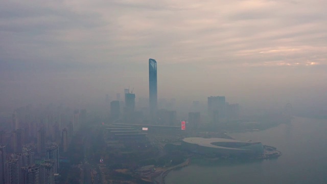 薄雾下的苏州园区的清晨视频素材画面4