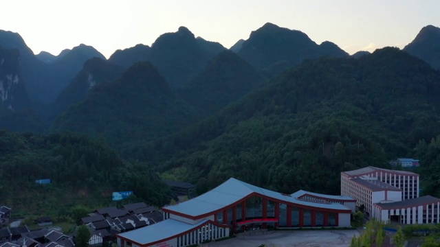 中国贵州省小七孔景区梦柳布依风情小镇视频素材