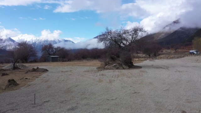 4K航拍西藏林芝雅鲁藏布江多雄拉雪山视频素材