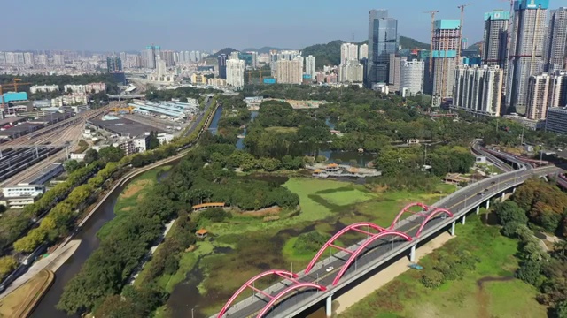 广东省深圳市罗湖区洪湖公园芙蓉桥航拍视频素材