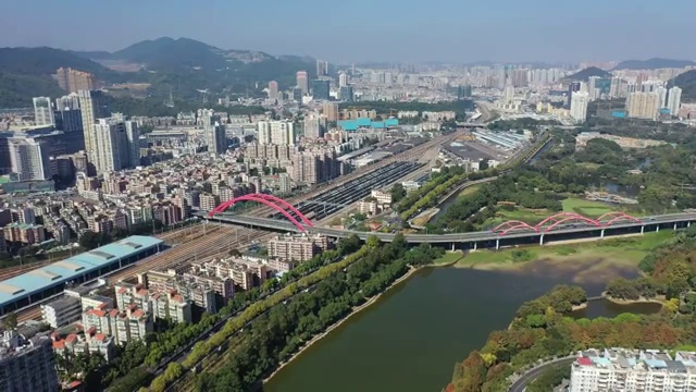 广东省深圳市罗湖区洪湖公园彩虹桥芙蓉桥航拍视频素材