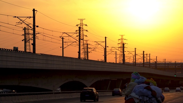 北京园博园夕阳中行驶的高速列车和地铁视频素材