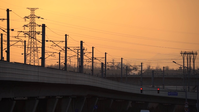 北京园博园夕阳中行驶的高速列车和地铁视频素材