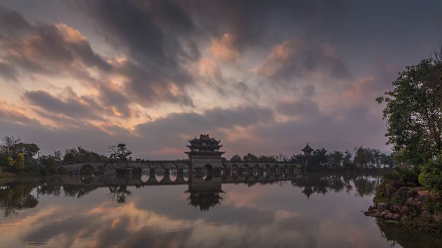 云南建水双龙桥古建筑十七孔桥日出视频素材