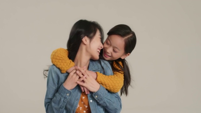 快乐的母女俩视频素材画面3