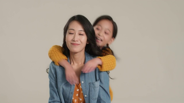 快乐的母女俩视频素材画面4