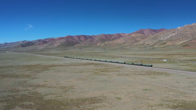 中国青海青藏铁路线风景航拍视频素材