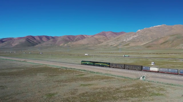 中国青海青藏铁路线风景航拍视频素材