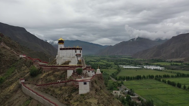 西藏山南市雍布拉康寺庙建筑风光航拍视频素材