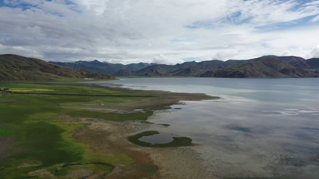 西藏山南市浪卡子县羊卓雍措湖泊自然风光视频素材