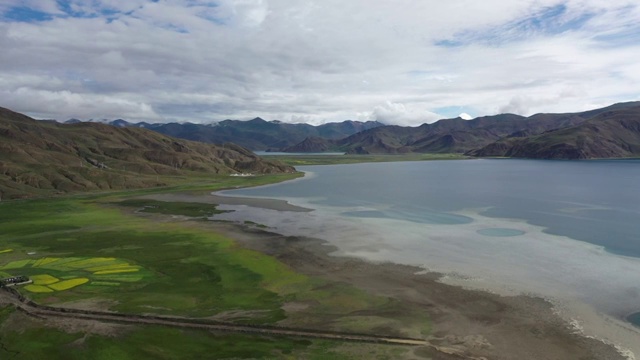 西藏山南市浪卡子县羊卓雍措湖泊自然风光视频素材