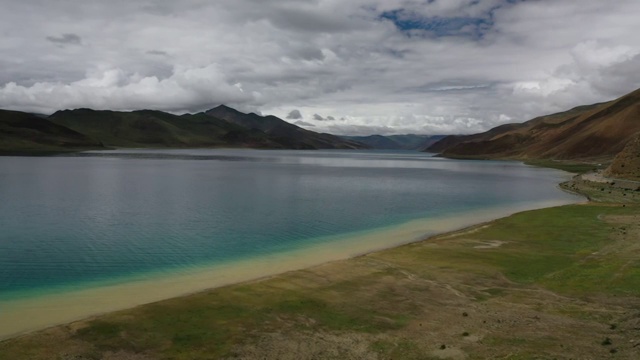 西藏山南市浪卡子县羊卓雍措湖泊自然风光视频素材