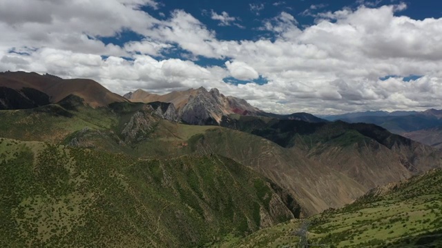 西藏昌都邦达川藏线G318国道业拉山垭口视频素材