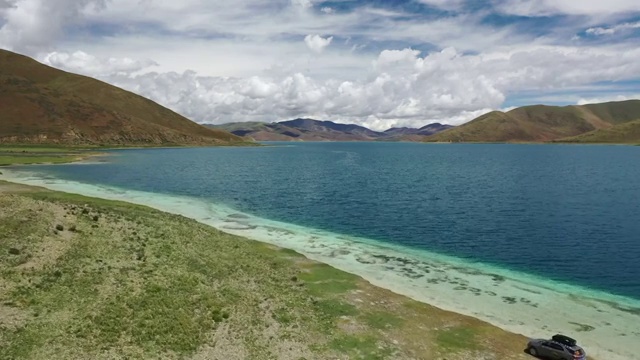 西藏山南市浪卡子县羊卓雍错湖泊自然风光视频素材