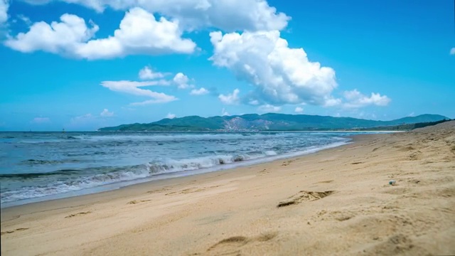 三亚沙滩海浪蓝天白云视频素材