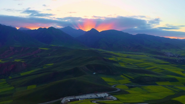 航拍中国青海省海北祁连县卓尔山日出霞光视频素材