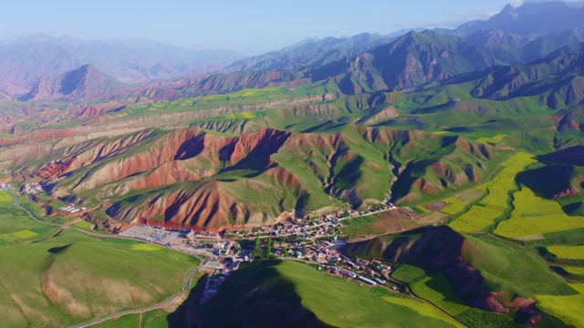 航拍中国青海省海北祁连县卓尔山丹霞地貌视频素材