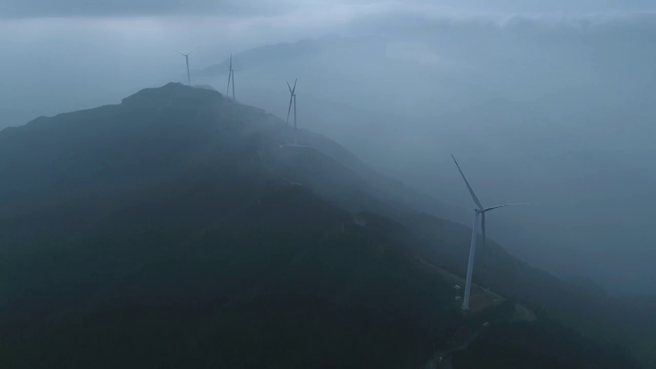 国家新能源建设风能风力发电站高山风电场航拍风电场视频素材