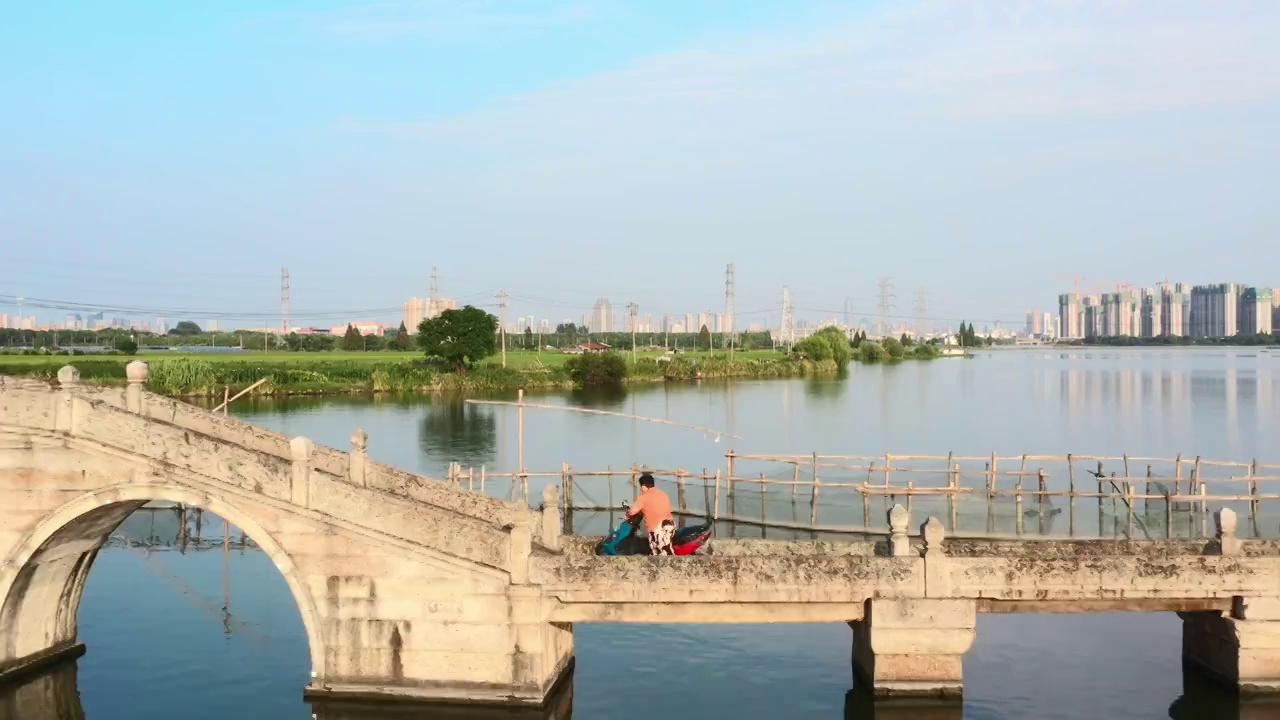 绍兴青甸湖的石拱桥视频素材