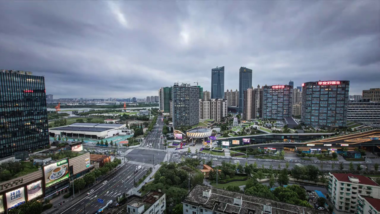 上海徐汇区滨江的日转夜延时摄影，流云与流光视频素材