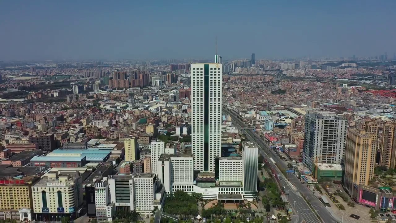 广东省东莞市厚街镇广东现代国际展览中心和嘉华大酒店航拍视频素材