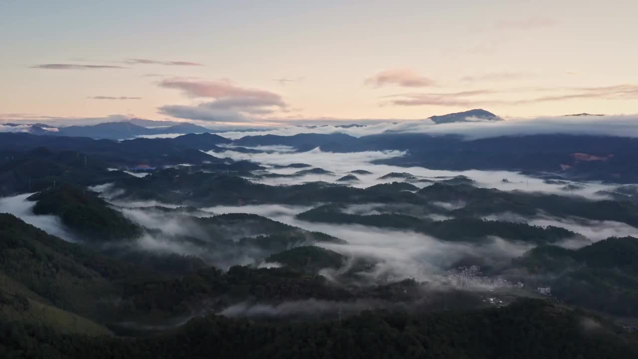 清晨航拍乡镇云海视频素材