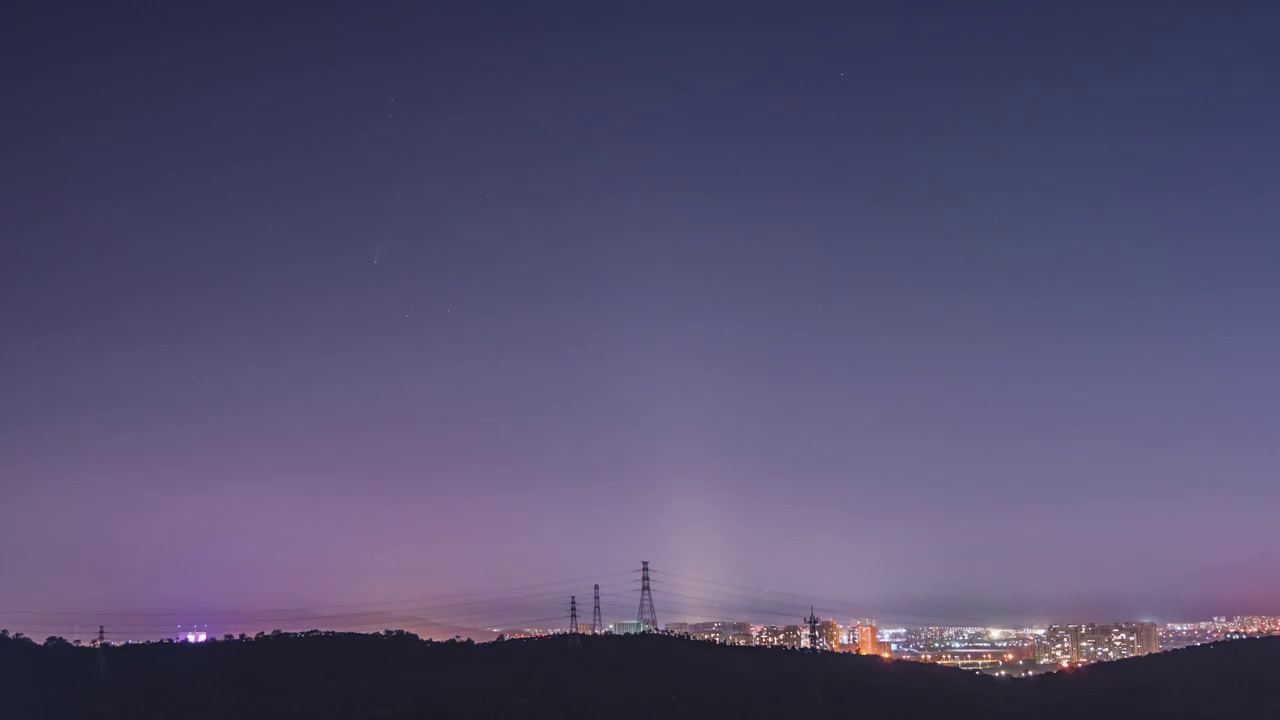 北京城上空的新智彗星延时视频素材