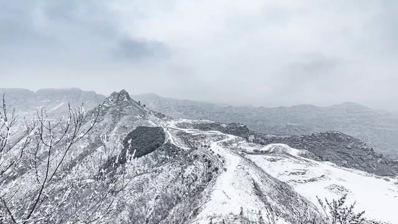 风雪白叶角山延时视频视频素材