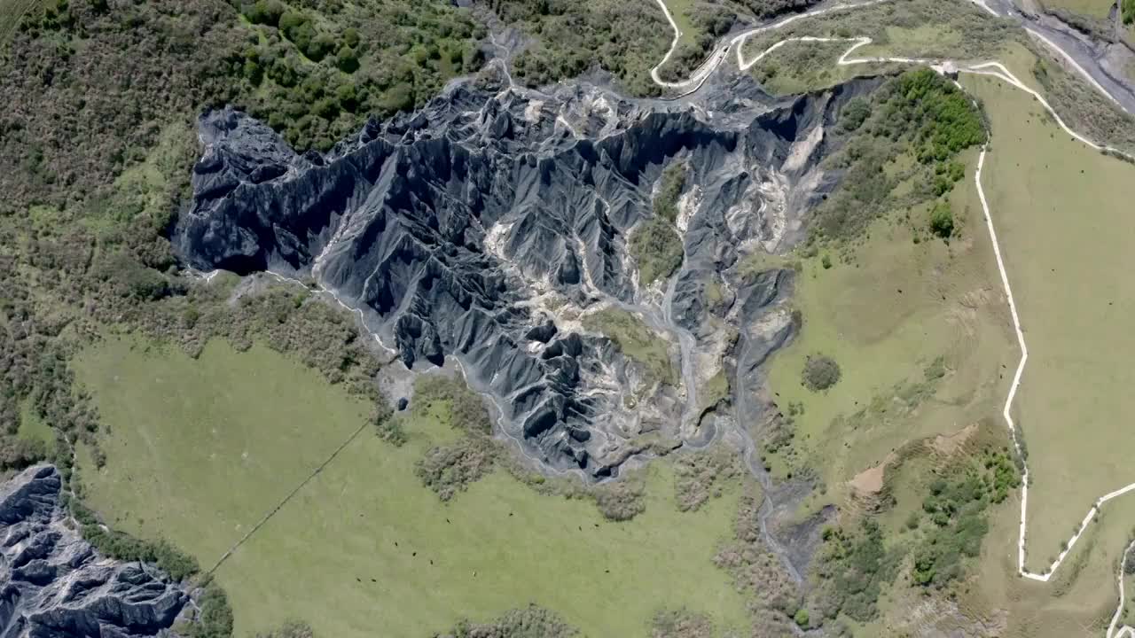 航拍四川西部的高原石林景观视频素材