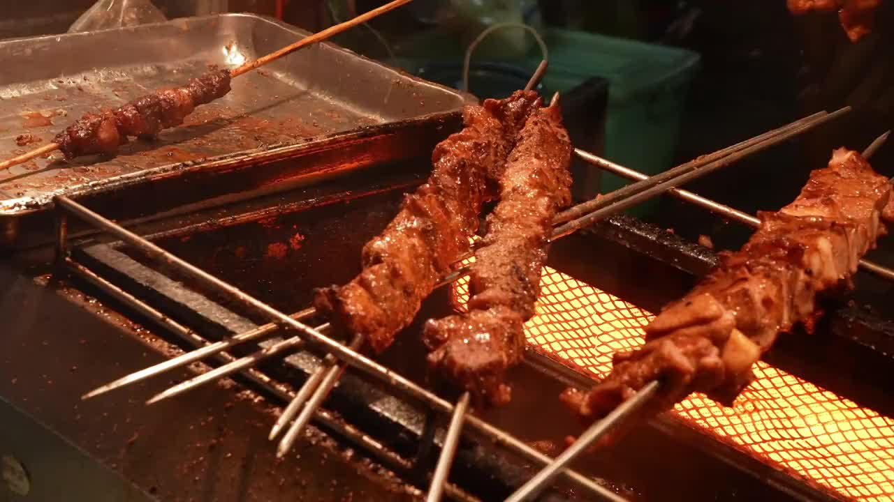 夜市小吃烤羊肉视频素材