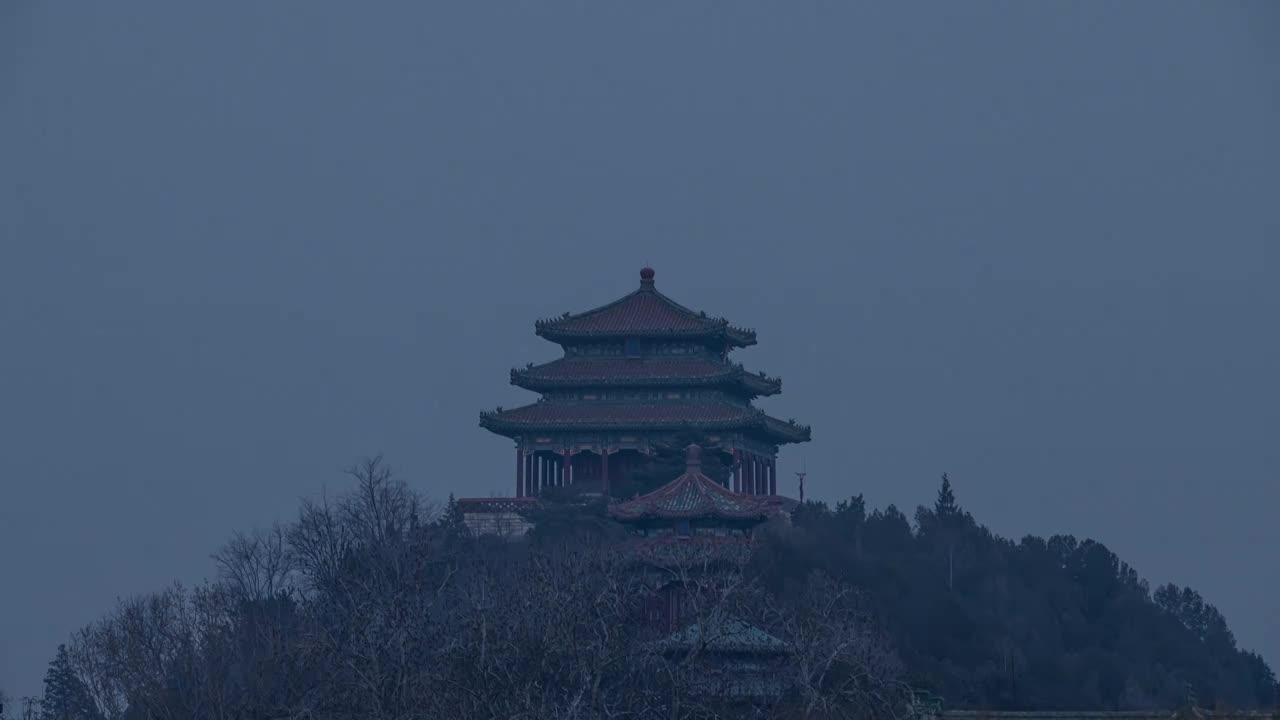 正月十六北京万春亭悬月视频素材