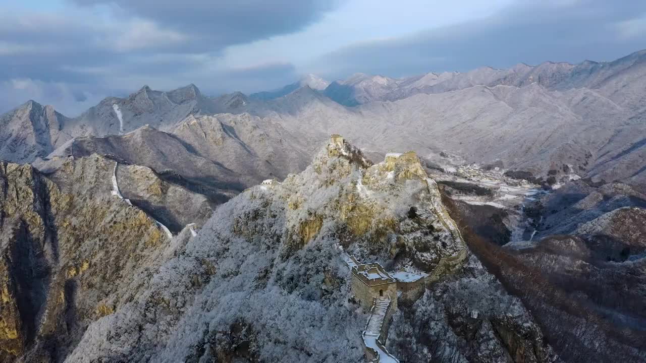 雪后北京怀柔箭扣长城视频素材